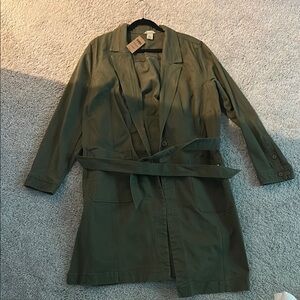 Green Trench Coat with Belt and Tailored Fit
